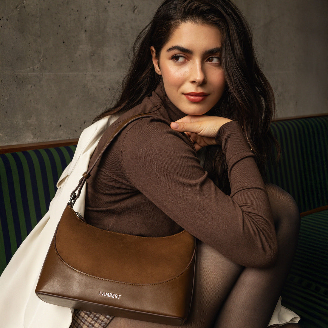 The Clover – 2-in-1 Cacao Vegan Suede Handbag