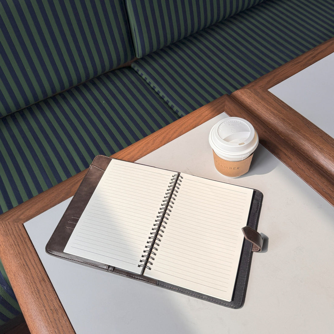 Le Ariel - Couverture à carnet en cuir vegan espresso