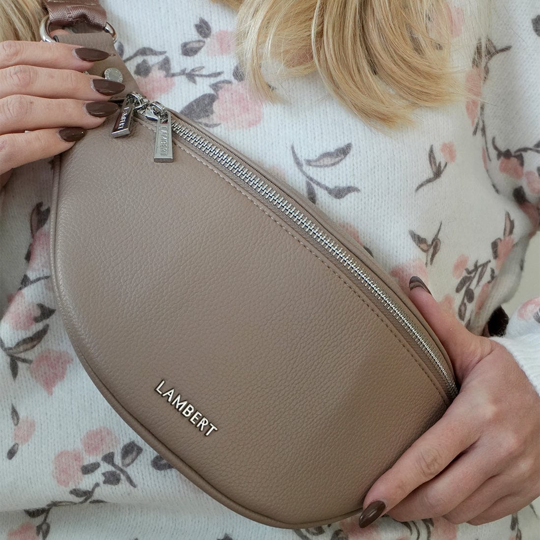 Le Sarah - Sac banane en cuir vegan terra