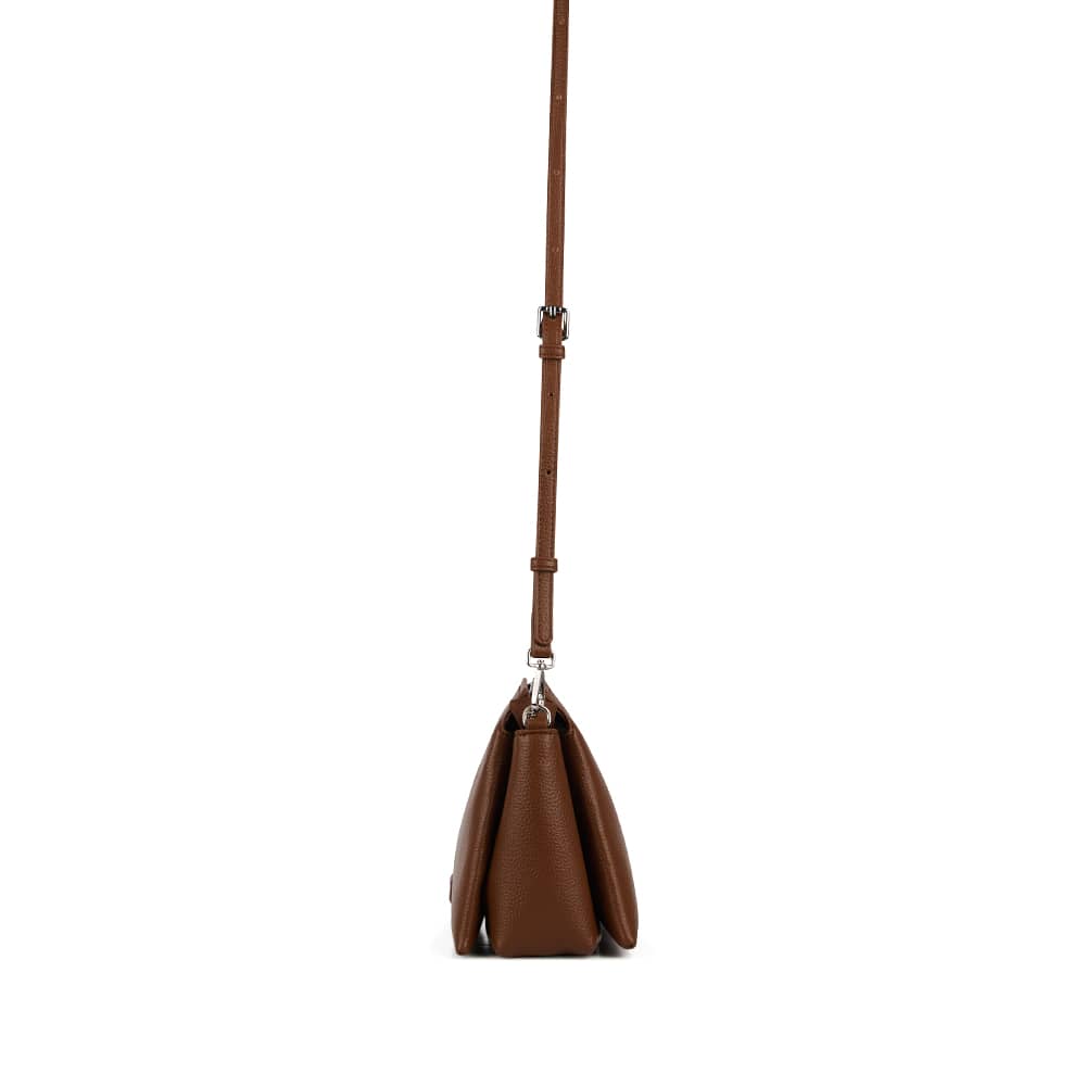 Le Eleanor – Sac bandoulière en cuir vegan hazelnut