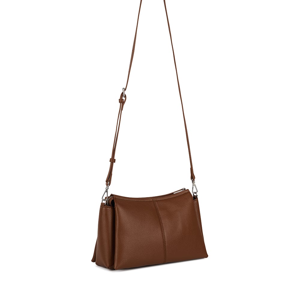 Le Eleanor – Sac bandoulière en cuir vegan hazelnut