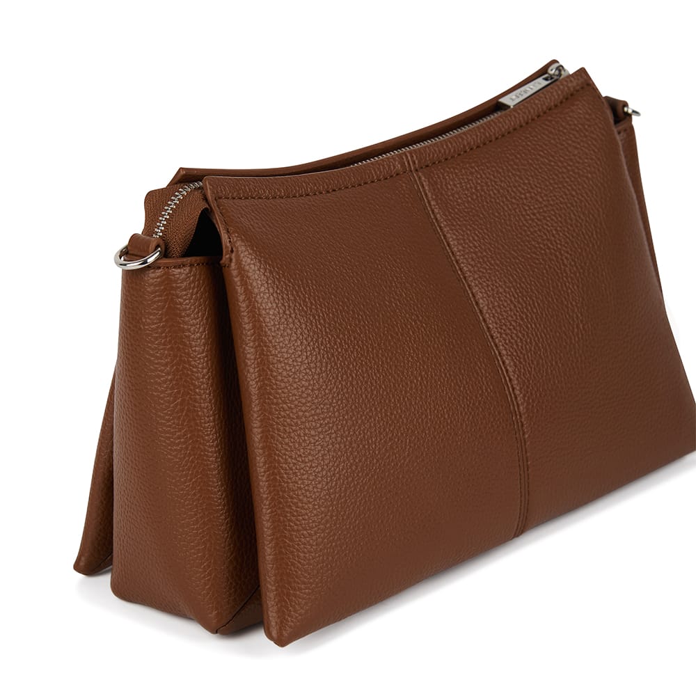 Le Eleanor – Sac bandoulière en cuir vegan hazelnut