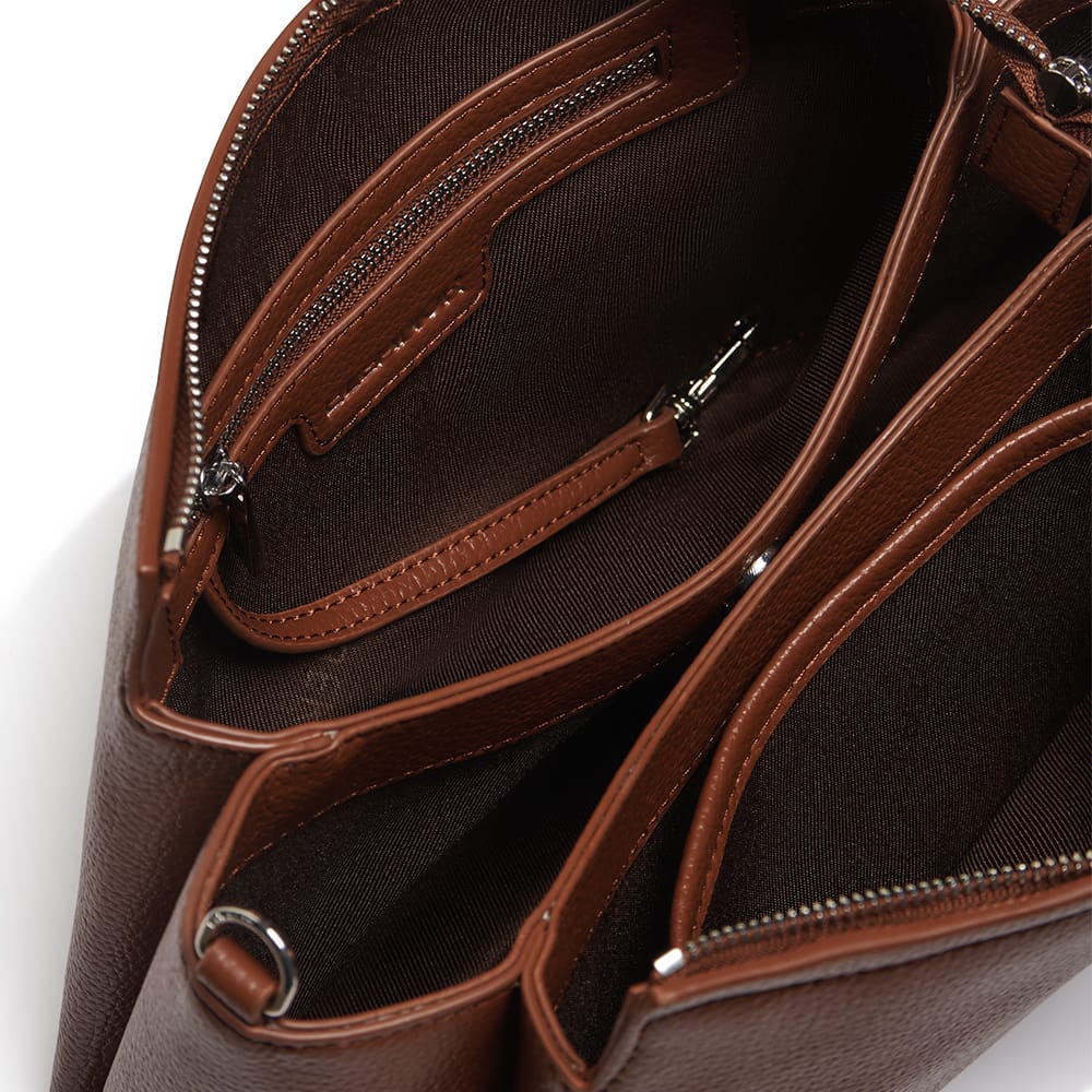 Le Eleanor – Sac bandoulière en cuir vegan hazelnut
