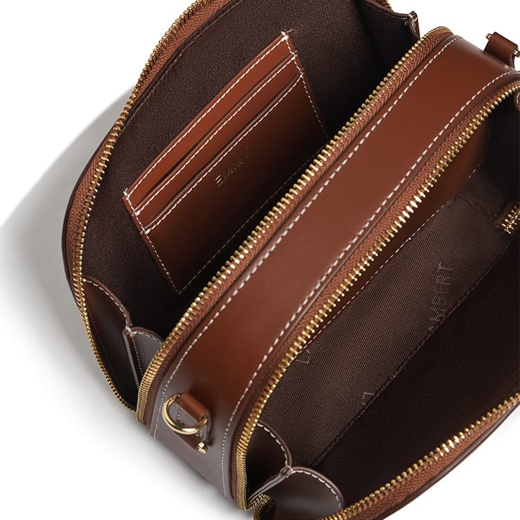 Le Emmy – Sac bandoulière en cuir vegan hazelnut