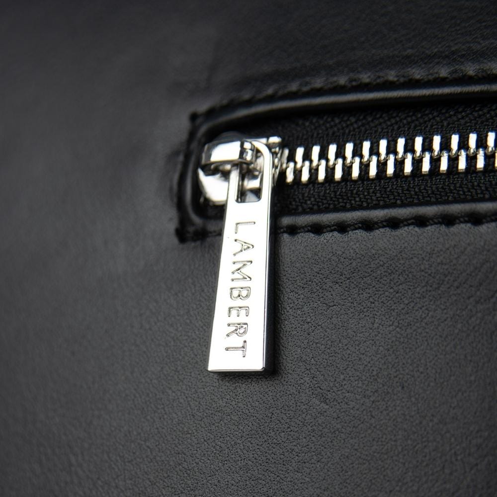Le Helena - Sac à main 2-en-1 en cuir vegan croco noir