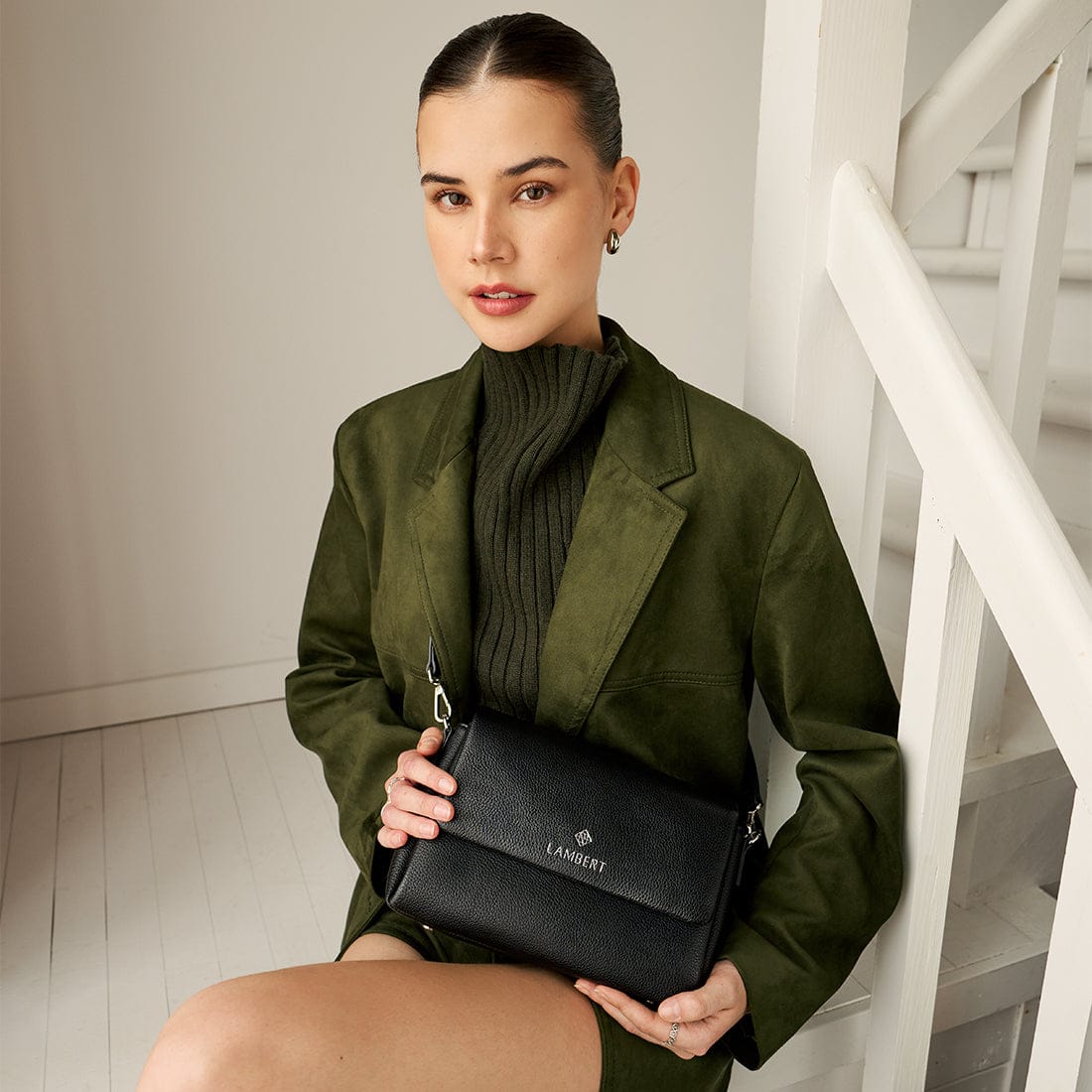 小物 WLT JUDY/CRS BTN BLACK N/S The Judy - Black Vegan Leather Crossbody Handbag – Lambert