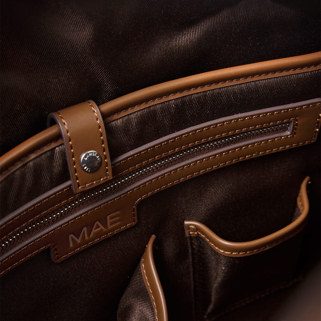Le Mae - Petit sac de voyage en cuir vegan hazelnut